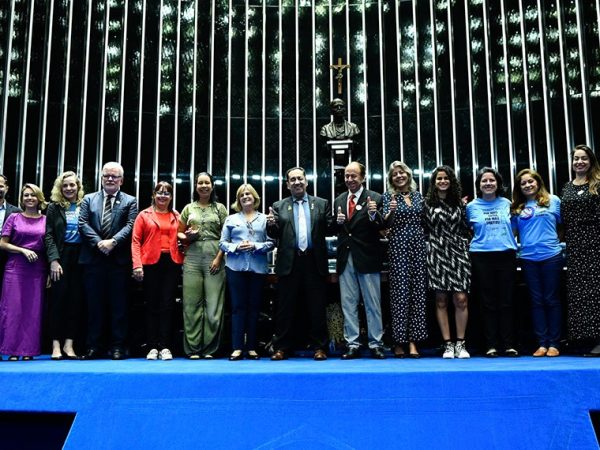 Participam:
vice-presidente Brasileira da Federação Internacional de Diabetes, Hermelinda Pedrosa;
presidente da Sociedade Brasileira de Diabetes (SBD),
Ruy Lyra;
presidente e requerente desta sessão, senador Jorge Kajuru (PSB-GO);
secretário desta sessão; 
presidente da Associação Nacional de Atenção ao
Diabetes (Anad), Fadlo Fraige Filho;
presidente do Instituto Diabetes Brasil (IDB), Jaqueline Correia;
médica endocrinologista da Sociedade Brasileira de Diabetes SBD, Karla Melo;
advogada e ativista, Anna Patrícia Silva;
Magna Abreu de Oliveira.