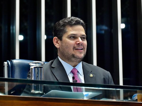 Mesa: 
presidente do Senado Federal, senador Davi Alcolumbre (União-AP).