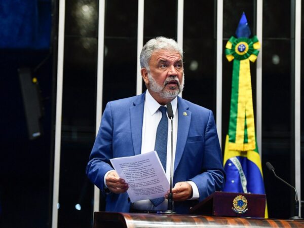 Em discurso, à tribuna, senador Sérgio Petecão (PSD-AC).