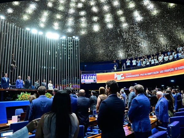 Mesa:
senador Marcelo Castro (MDB-PI);
senador Camilo Santana (PT-CE);
governador do Estado do Ceará, Elamano Freitas;
presidente desta sessão, senador Cid Gomes (PSB-CE);
secretária desta sessão;
governador do Estado do Piauí, Rafael Fonteles;
senadora Jussara Lima (PSD-PI).