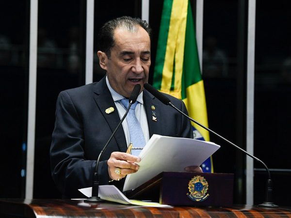 Em discurso, à tribuna, senador Jorge Kajuru (PSB-GO).