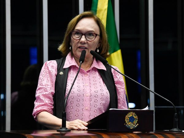 Em discurso, à tribuna, senadora Zenaide Maia (PSD-RN).