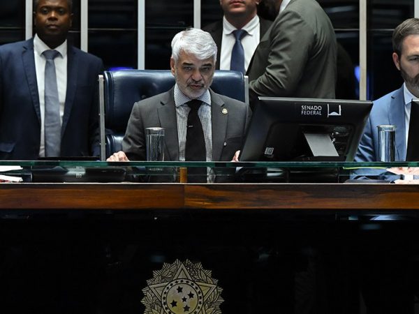 Mesa: 
2º vice-presidente do Senado Federal, senador Humberto Costa (PT-PE);
secretário-geral da Mesa do Senado Federal, Danilo Augusto Barboza de Aguiar.