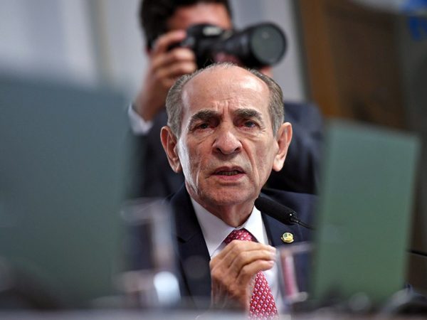 Senador Marcelo Castro (MDB-PI) em pronunciamento à bancada.