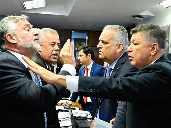Participam:
vice-presidente da CPMI - INSS, deputado Duarte Junior (PSB-MA); 
relator da CPMI - INSS, deputado Alfredo Gaspar (União-AL); 
presidente da CPMI - INSS, senador Carlos Viana (Podemos-MG);
deputado Evair de Melo (PP-ES);
deputado Paulo Pimenta (PT-RS); 
deputado Rogério Correia (PT-MG).