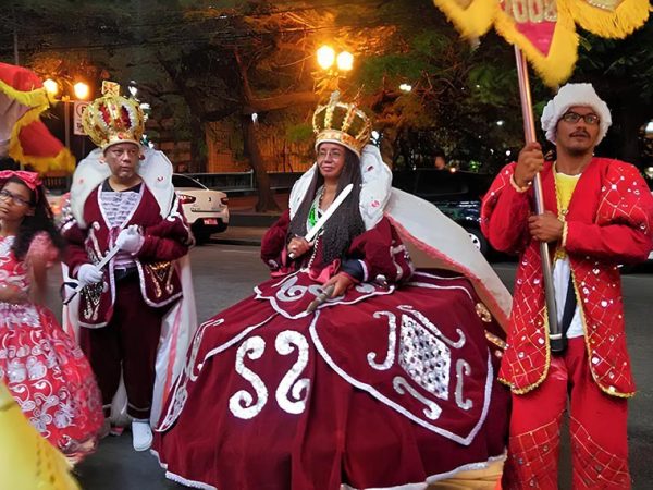 O maracatu é uma das manifestações culturais mais tradicionais de Pernambuco facebook/mleaocoroado
