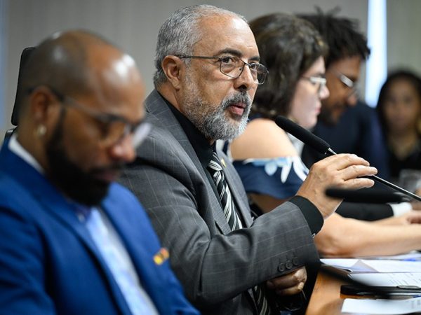 Mesa: 
servidor, representante do Ministério da Igualdade Racial, Luciano Goes;
presidente eventual da CDH, senador Paulo Paim (PT-RS), conduz audiência;
consultora de Orçamento do Senado Federal, Helena Assaf Bastos;
advogado, diretor de Litigância e Incidência da CONECTAS Direitos Humanos, Gabriel Sampaio.