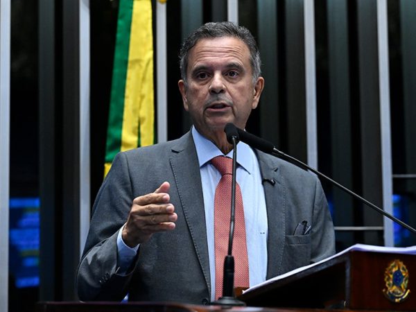 Em discurso, à tribuna, senador Rogerio Marinho (PL-RN).