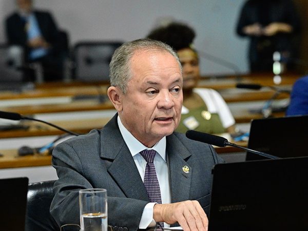 Senador Zequinha Marinho (Podemos-PA) em pronunciamento à bancada.