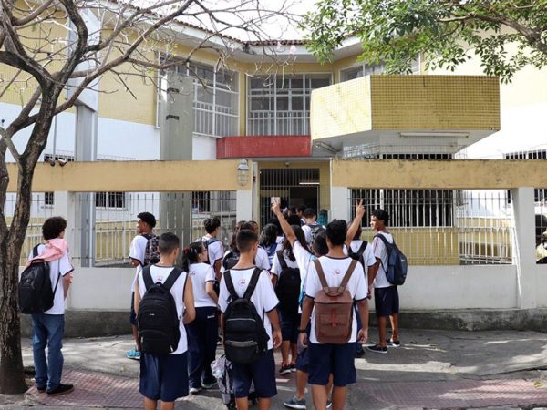 O texto prevê treinamentos para professores, funcionários e alunos Sedu-Al