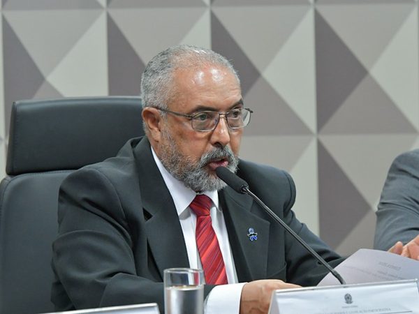 Mesa: 
presidente da CDH, senador Paulo Paim (PT-RS) - em pronunciamento.