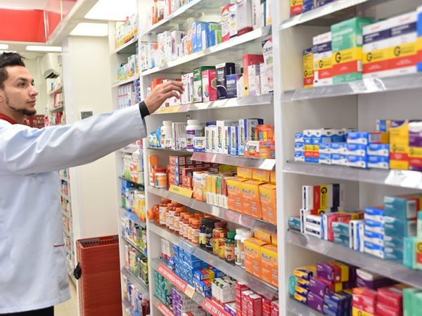 A população do DF já pode tomar uma atitude correta quando tiver medicamentos vencidos acumulados dentro de casa. Isso porque foi sancionada a Lei 5092/2013 que obriga as farmácias e drogarias do Distrito Federal a receberem do consumidor os medicamentos com data de validade vencida.