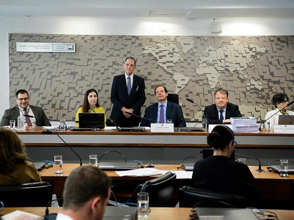 Mesa: 
secretário da comissão; 
secretária da comissão; 
membro da CJCODCIVIL, João Otávio de Noronha - de pé; 
presidente da CJCODCIVIL, ministro do Superior Tribunal de Justiça (STJ), Luis Felipe Salomão; 
relator da CJCODCIVIL, professor da Escola Superior de Advocacia da Ordem dos Advogados do Brasil – São Paulo (ESAOABSP), Flávio Tartuce; 
relatora da CJCODCIVIL, desembargadora aposentada do Tribunal de Justiça de São Paulo (TJSP), Rosa Maria de Andrade Nery.