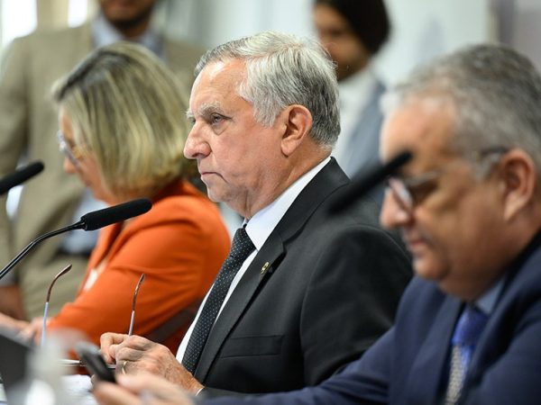 Mesa: 
coordenadora da Câmara de Coordenação e Revisão Previdenciária da Defensoria Pública da União (DPU), Patrícia Bettin Chaves;
presidente eventual da CPMI - INSS, senador Izalci Lucas (PL-DF);
relator da CPMI - INSS, deputado Alfredo Gaspar (União-AL).