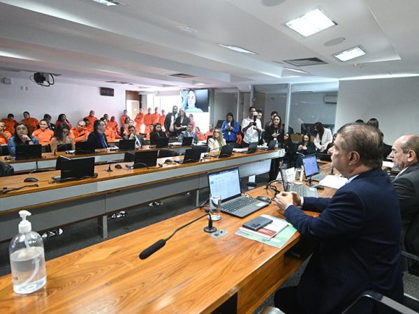 Mesa: 
presidente da CAS, senador Marcelo Castro (MDB-PI); 
senador Nelsinho Trad (PSD-MS).