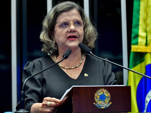 Em discurso, à tribuna, senadora Teresa Leitão (PT-PE).