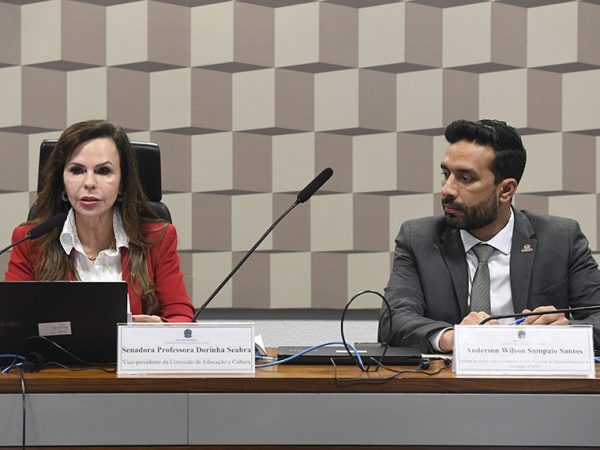 Mesa: 
vice-presidente da CE, senadora Professora Dorinha Seabra (União-TO);
diretor de Ações Educacionais do Fundo Nacional de Desenvolvimento da Educação (FNDE), Anderson Wilson Sampaio Santos.