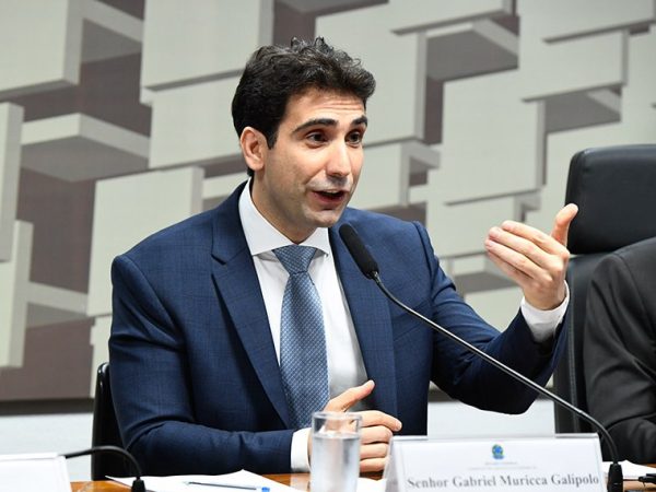 Em pronunciamento, à mesa, indicado para exercer o cargo de presidente do Banco Central do Brasil (BC), Gabriel Muricca Galípolo.