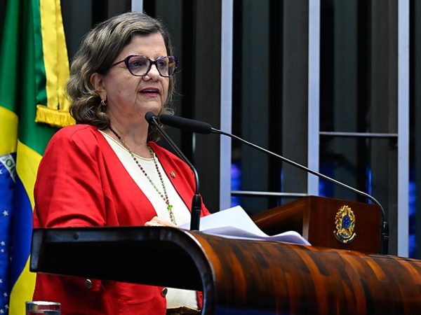 Em discurso, à tribuna, senadora Teresa Leitão (PT-PE).