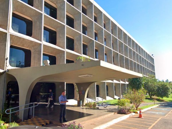 Fachada do prédio onde funciona a Secretaria do Tesouro Nacional, em Brasília Google Maps