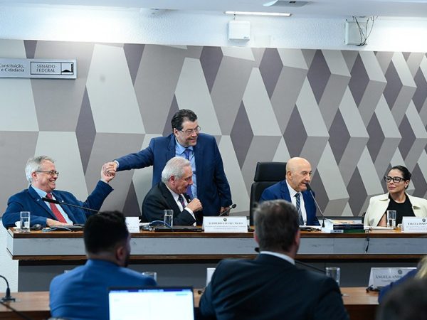 Mesa: 
gerente de Políticas Públicas do Serviço de Apoio às Micro e Pequenas Empresas (Sebrae), Carlito Merss;
presidente da Confederação das Associações Comerciais e Empresariais do Brasil (CACB), Alfredo Cotait Neto;
senador Eduardo Braga (MDB-AM);
presidente eventual da CCJ, senador Confúcio Moura (MDB-RO);
advogada e pesquisadora do Núcleo de Estudos Fiscais da Escola de Direito da FVG/SP, Talita Pimenta Felix.