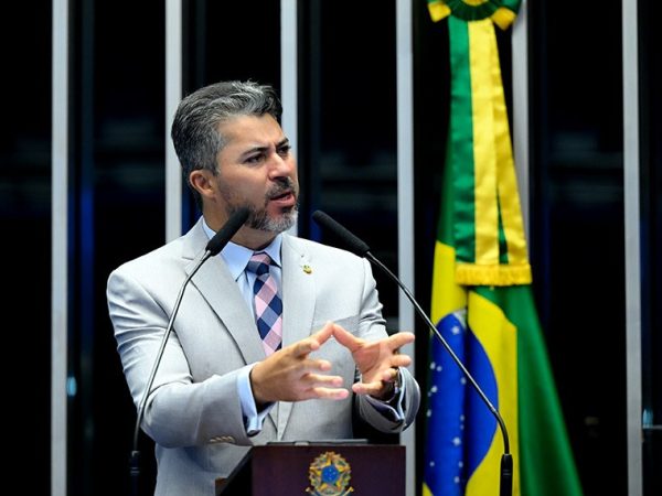 Em discurso, à tribuna, senador Marcos Rogério (PL-RO).