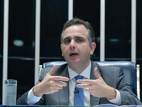 Mesa:  
presidente do Senado Federal, senador Rodrigo Pacheco (PSD-MG), conduz sessão.