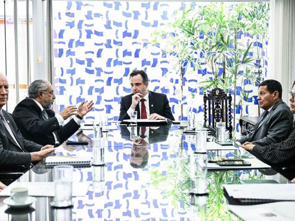 Participam:
presidente do Senado Federal, senador Rodrigo Pacheco (PSD-MG);
senador Hamilton Mourão (Republicanos-RS);
senador Paulo Paim (PT-RS); 
senadora Leila Barros (PDT-DF); 
senador Ireneu Orth (PP-RS).