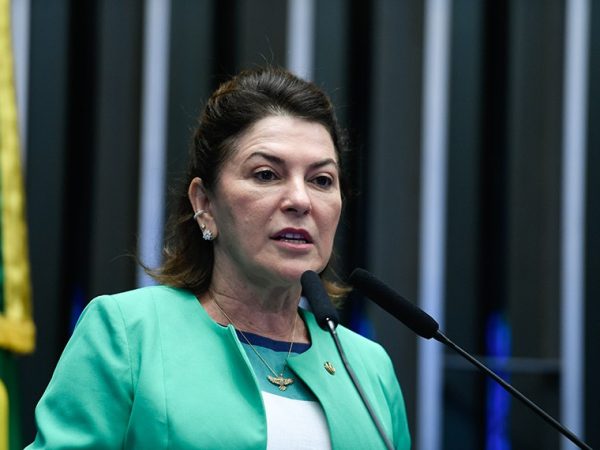Em discurso, à tribuna, senadora Rosana Martinelli (PL-MT).