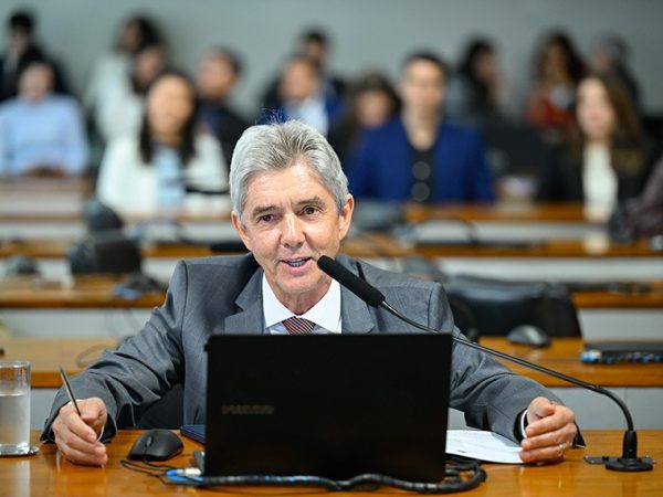 Bancada: 
senador Jaime Bagattoli (PL-RO) - em pronunciamento.