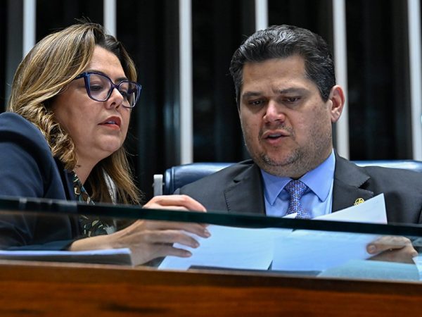 imagem_materia Mesa:
senadora Leila Barros (PDT-DF);
presidente do Senado Federal, senador Davi Alcolumbre (União-AP) conduz sessão;