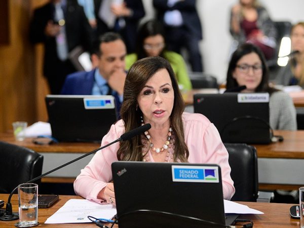 Em pronunciamento, à bancada, vice-presidente da CE, senadora Professora Dorinha Seabra (União-TO).