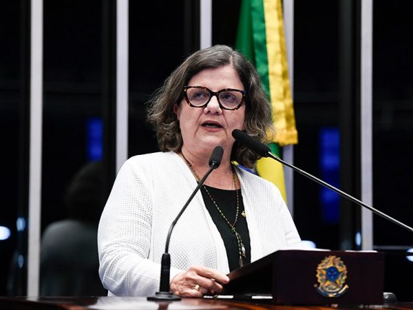 Em discurso, à tribuna, senadora Teresa Leitão (PT-PE).