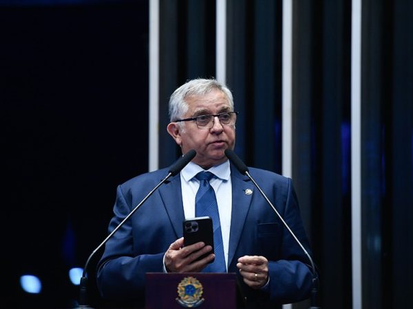 Em discurso, à tribuna, senador Izalci Lucas (PL-DF).