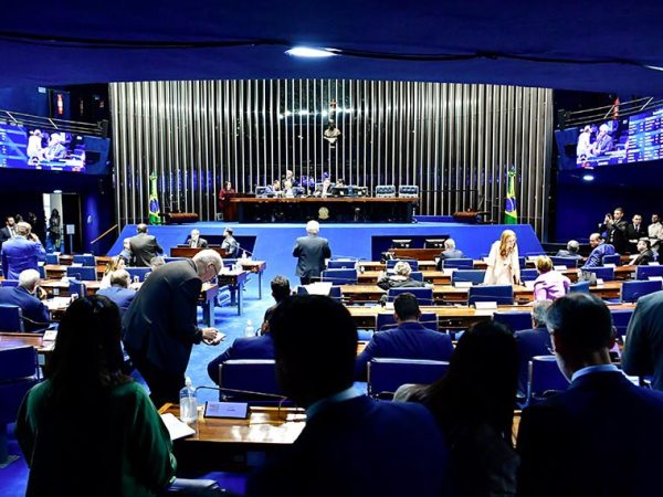 À bancada, em pronunciamento, senador Astronauta Marcos Pontes (PL-SP).