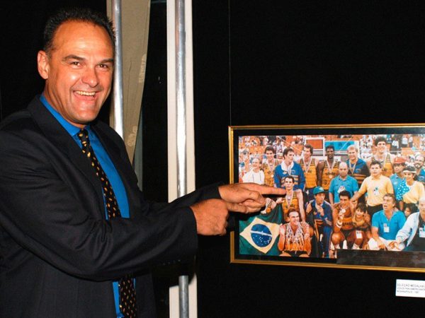 Oscar Schmidt, o Mão Santa: um dos mais jogadores de basquete de todos os tempos: alegria de jogar na seleção Alexandre Vidal/ CBB