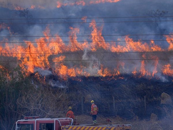 Na imagem, caminhão Auto Bomba Tanque (ABT) - Viatura destinada a extinção de incêndio. Capacidade de 3.750 litros de água e 250 litros de espuma.