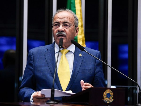 Em discurso, à tribuna, senador Chico Rodrigues (PSB-RR).