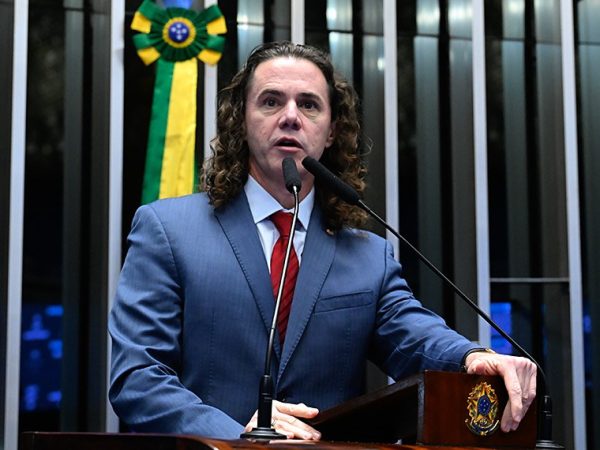 Em discurso, à tribuna, senador Veneziano Vital do Rêgo (MDB-PB).
