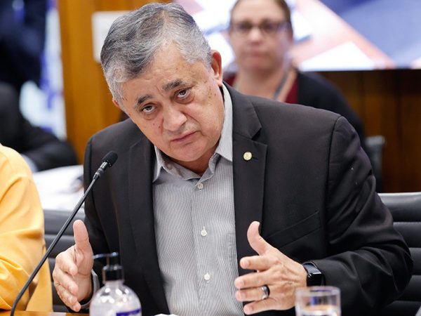 O líder do governo na Câmara, José Guimarães, reconheceu que não haverá tempo suficiente para o Congresso aprovar a LDO em julho Marina Ramos/Câmara dos Deputados