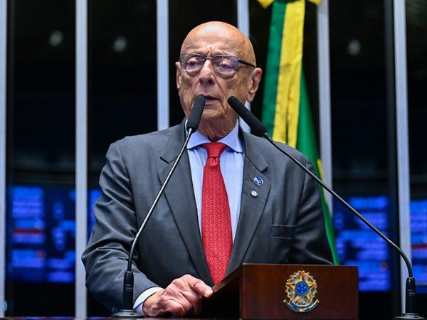 Senador Esperidião Amin (PP-SC) em discurso à tribuna.
