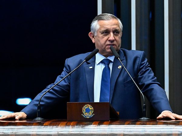 Em discurso, à tribuna, senador Izalci Lucas (PL-DF).