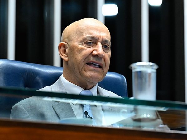 Mesa: 
2º secretário da Mesa do Senado Federal, senador Confúcio Moura (MDB-RO).