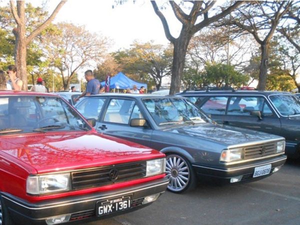 Exibição de carros antigos no parque da Cidade, em Brasília: uma das PECs torna imunes ao IPVA veículos com mais de 20 anos facebook encontro mensal