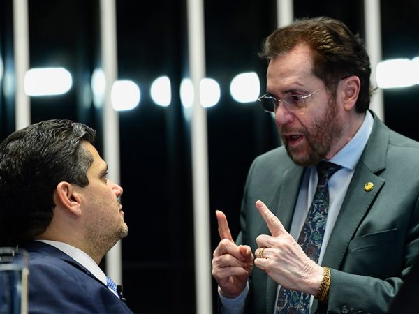 Mesa: 
presidente do Senado Federal, senador Davi Alcolumbre (União-AP); 
senador Plínio Valério (PSDB-AM).