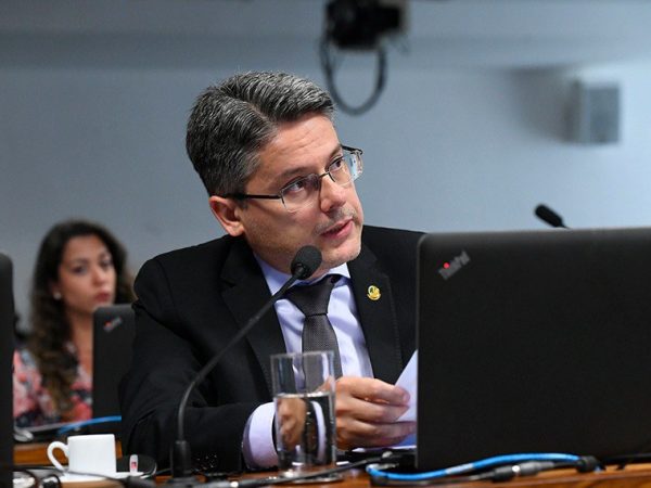 Senador Alessandro Vieira apresentou texto alternativo à proposta que veio da Câmara Marcos Oliveira/Agência Senado