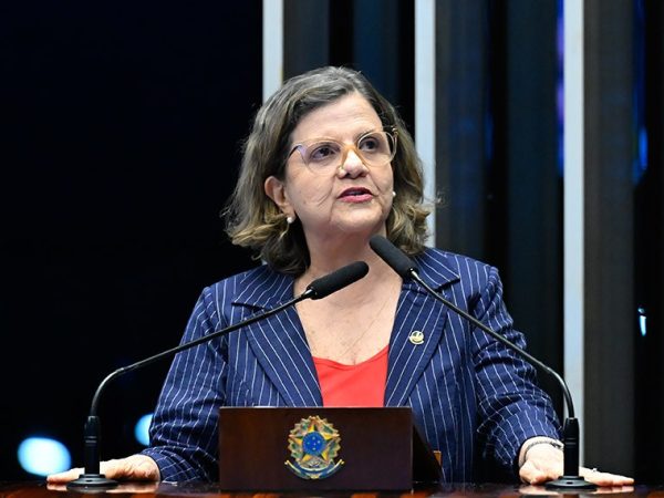 À tribuna, em discurso, senadora Teresa Leitão (PT-PE).