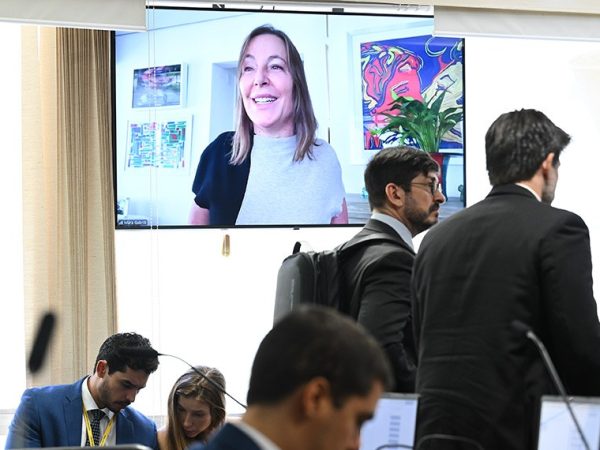 Mara Gabrilli apresenta seu substitutivo ao PL 565/2022, que desobriga autoridades brasileiras a retornarem crianças de dupla nacionalidade a países onde sofrem abuso; texto vai ao Plenário Saulo Cruz/Agência Senado