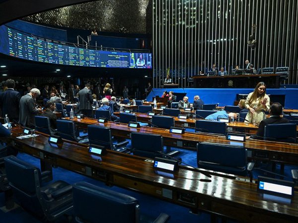 Mesa: 
senador Dr. Hiran (PP-RR); 
presidente do Senado Federal, senador Davi Alcolumbre (União-AP); 
secretário-geral da Mesa do Senado Federal, Danilo Augusto Barboza de Aguiar.