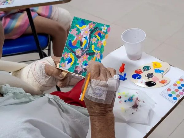 Profissionais usam a arte como apoio terapêutico em tratamentos de saúde Divulgação